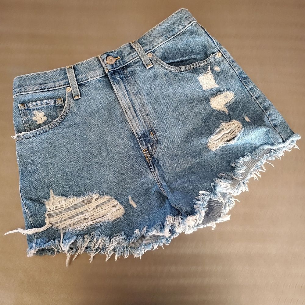 Levi’s High Waisted Distressed Denim Shorts Festival Y2K Mom Cutoff Jean 31